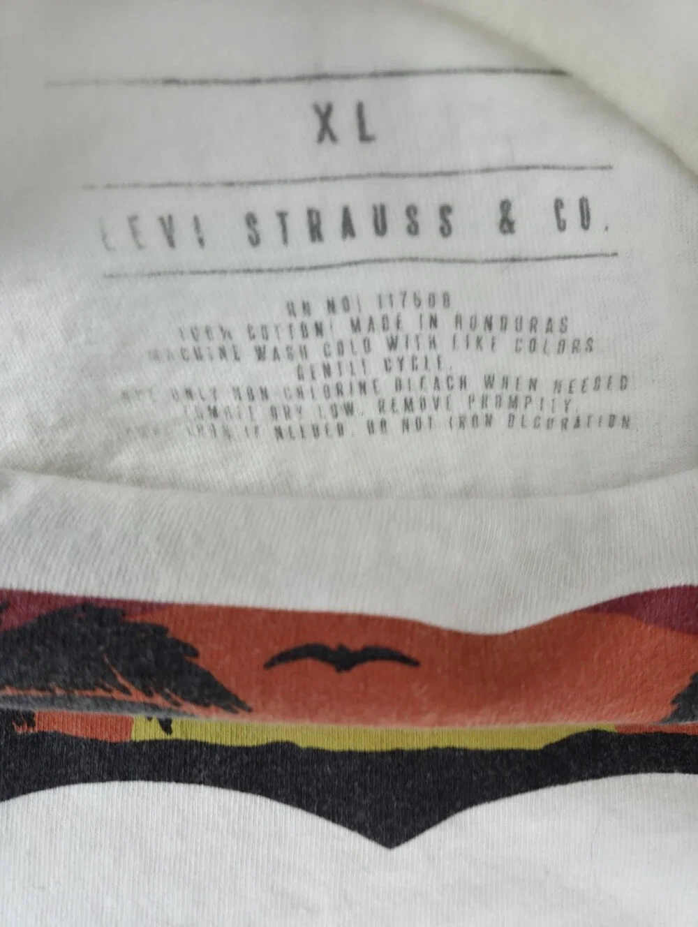 Levi's Men's Cream Graphic Logo T-Shirt
